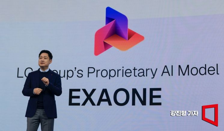 [포토] MWC2026서 '엑사원' 소개하는 홍범식 LG유플러스 대표