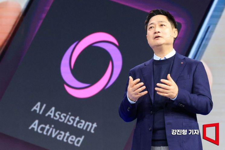 [MWC26]기조연설 나선 홍범식 LGU+ 대표 "보이스 AI 익시오, 미래 소통 핵심"