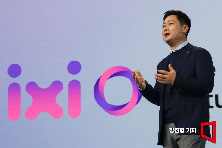 [포토] MWC2026서 '익시오' 발표하는 홍범식 LG유플러스 대표