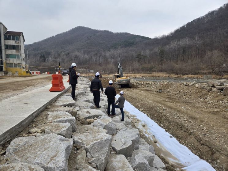 경기도, 15개 시군 지방하천 건설현장 '해빙기 합동 안전점검' 실시
