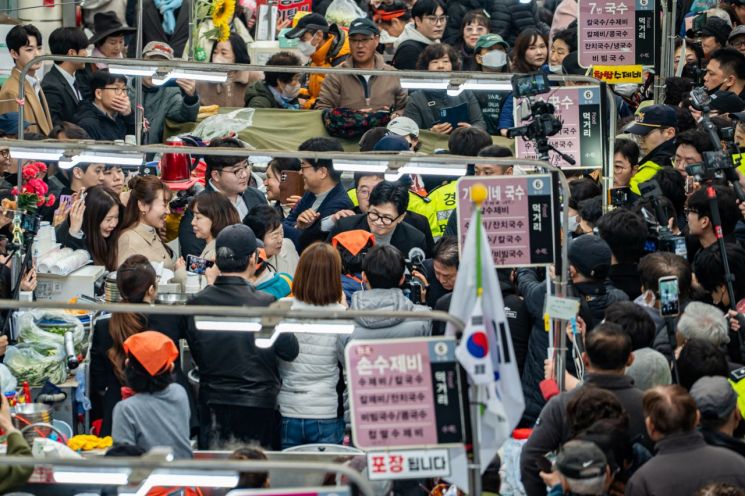 차갑게 식은 대구 젊은 민심…韓 출마설 두고선 평가 양분