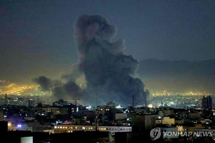미·이스라엘-이란 교전 사흘째 계속…"테헤란 곳곳 폭발음"[美 이란 공습]