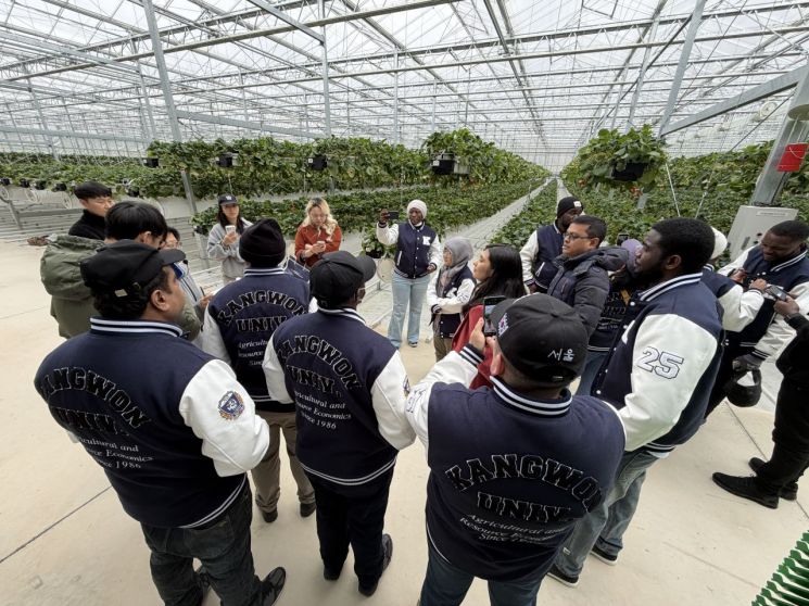 양구군, 11개국 외국인 공무원에 ‘북방형 스마트팜’ 모델 선보여
