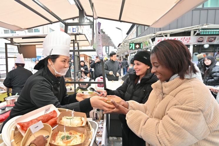 “정선의 겨울, 전병으로 완성하다”…2026 정선메밀전병축제 성황