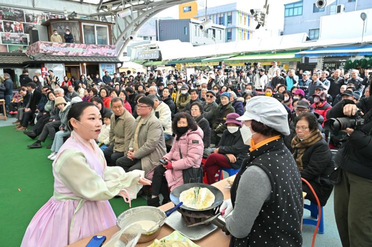 “정선의 겨울, 전병으로 완성하다”…2026 정선메밀전병축제 성황