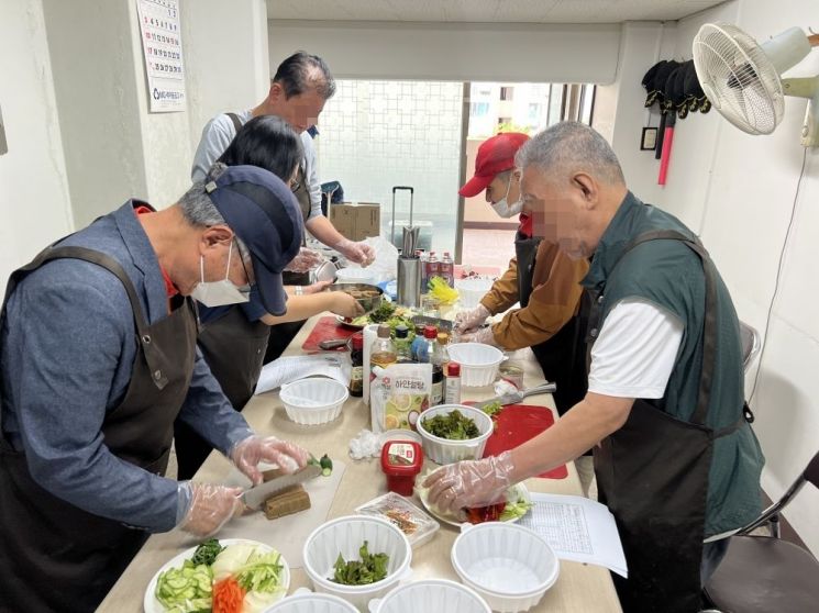 관악구, 중장년 1인가구 고립 예방…생활기술·합창단 운영 등