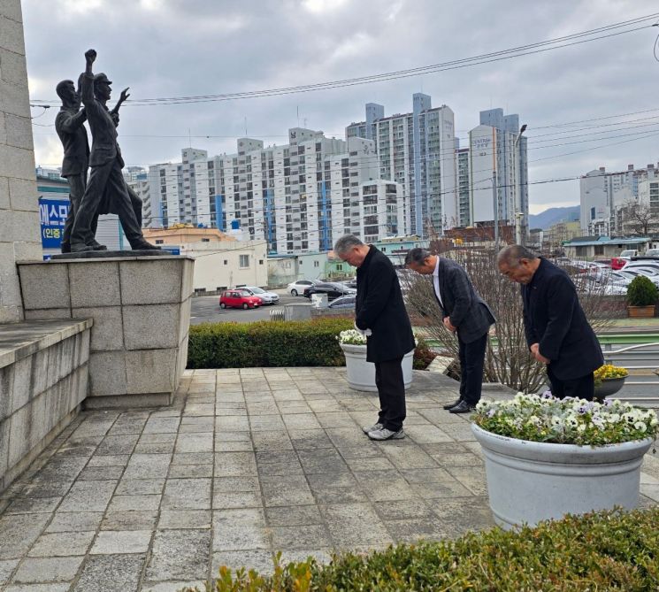 조명래 창원특례시장 예비후보, '3·1절' 107주년 참배
