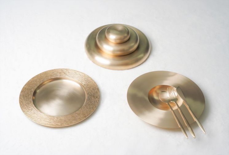 李대통령, 싱가포르 총리에 '호랑이·사자 민화' 서양식기 세트 선물