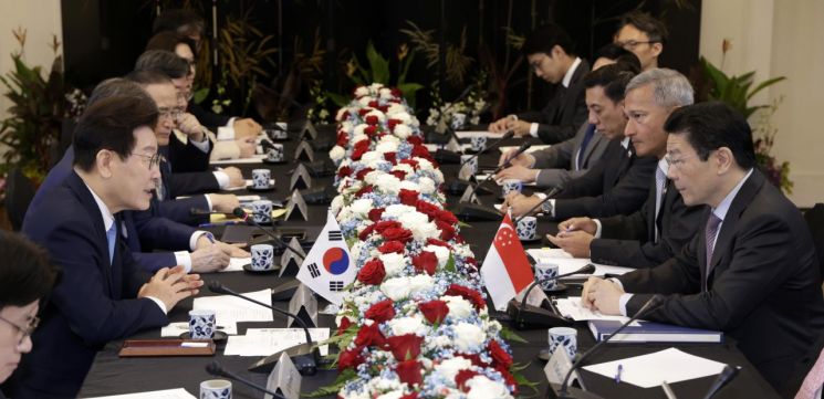 韓·싱가포르 정상회담, 'FTA 개선협상' 개시 선언…AI·SMR 등 5개 분야 MOU도