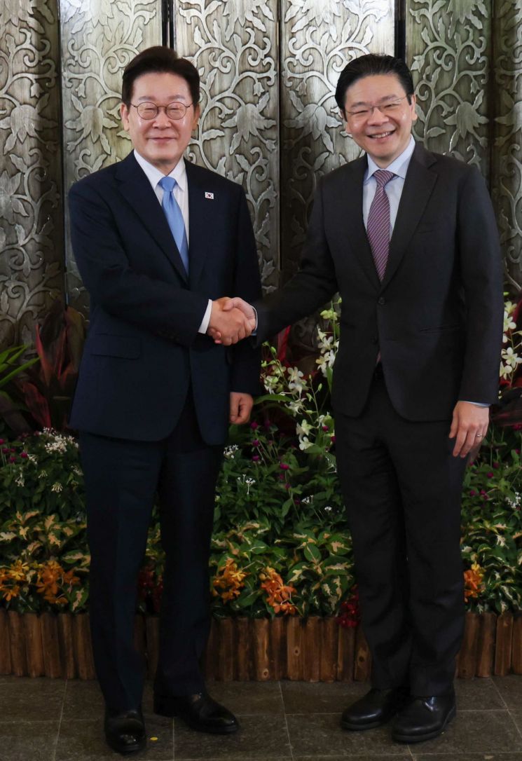 韓·싱가포르 정상회담, 'FTA 개선협상' 개시 선언…AI·SMR 등 5개 분야 MOU도