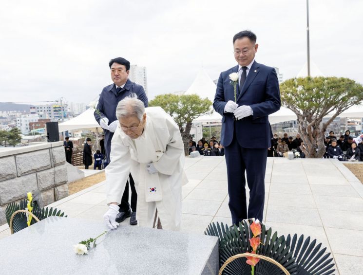 칠곡군, 제107주년 3·1절 독립유공자 기념비 헌화