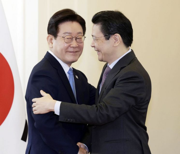 싱가포르 北美회담 소환한 李대통령 "한반도 평화에 역할 해달라"