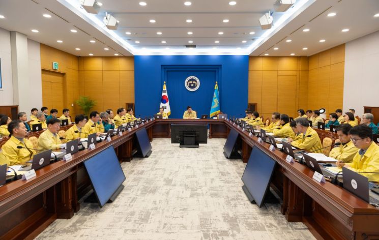 이란 사태에 靑 전원 출근…강훈식 "빈틈없는 비상대응 체제 유지"