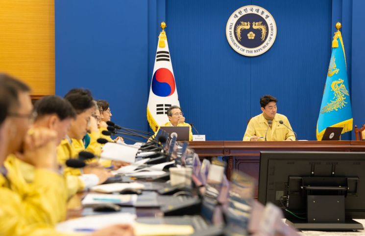 이란 사태에 靑 전원 출근…강훈식 "빈틈없는 비상대응 체제 유지"