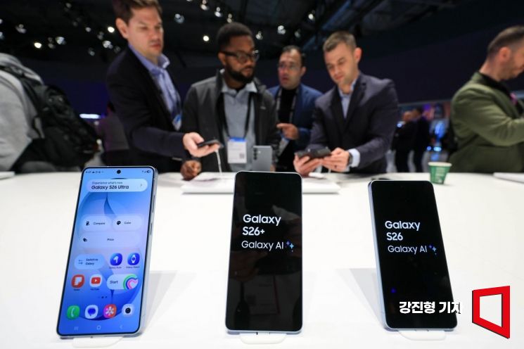 [포토] MWC 삼성전자 부스 찾은 관람객들