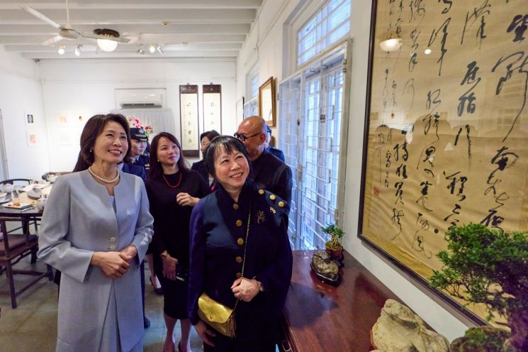 싱가포르에서 제주 음식 접한 김혜경 여사 "가슴이 뭉클"