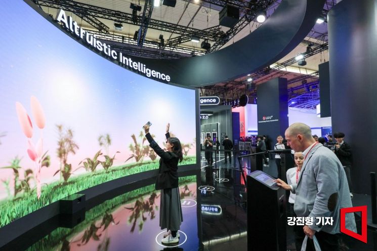[포토] LG유플러스 AI 체험하는 참가자들