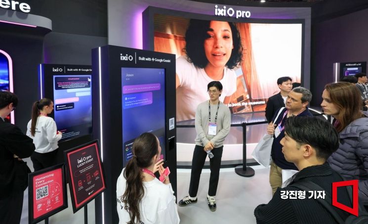 [포토] LG유플러스 익시오 체험하는 참가자들