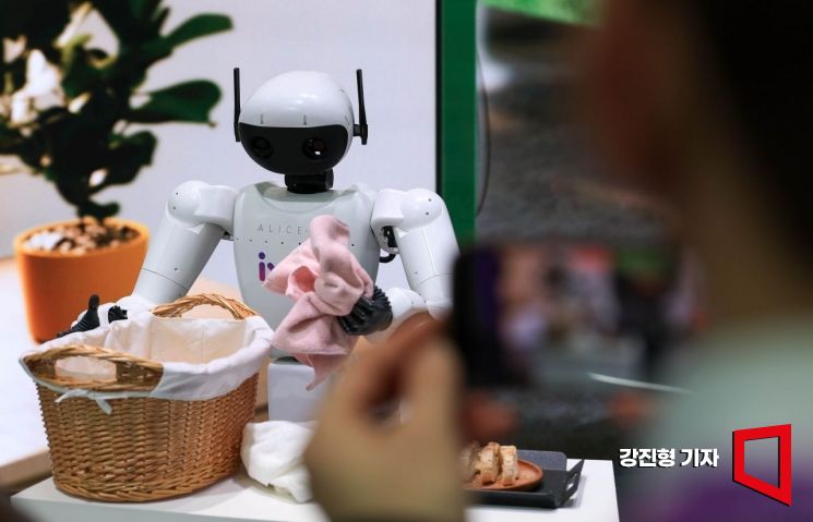 [포토] '모바일 통신과 로봇의 만남'