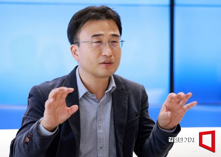 Dongshin Son, a member of Future Robotics Lab, is being interviewed by The Asia Business Daily at LG Iron Spark in Gangseo-gu, Seoul. 2026.2.27 Photo by Hyunmin Kim