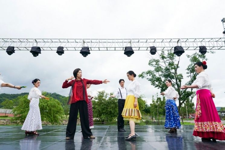 맹목적 최선은 폭력…정답 대신 나만의 스텝 밟는다[라임라이트]