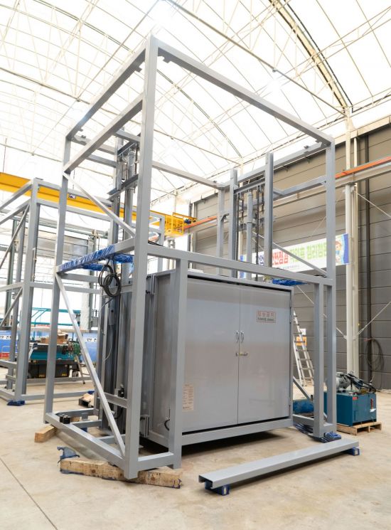 삼성로지피아가 개발한 모듈형 산업용 리프트. 메인비즈협회