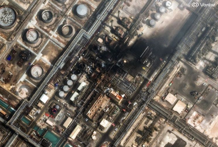 Photo taken on the 2nd by Vento Satellite Company. It shows the damage after a drone attack at the Ras Tanura refinery in Saudi Arabia. Photo by AP Yonhap News