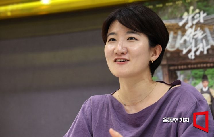 영화 '왕과 사는 남자' 제작사 온다웍스의 임은정 대표가 아시아경제와 인터뷰를 하고 있다. 윤동주 기자