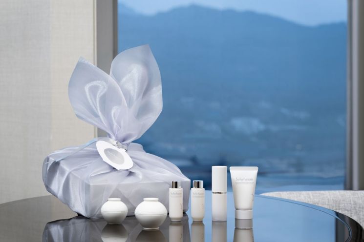 설화수 '진설', 호텔에서 만나다…포시즌스 서울과 웰니스 협업