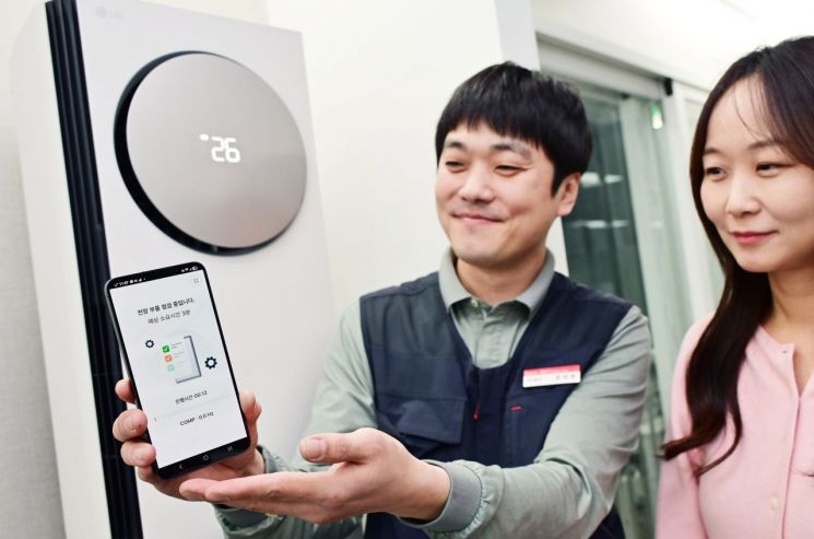 삼성·LG 여름철 에어컨 무상 점검…삼성은 알람, LG는 AI