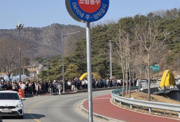 "배 타는데만 2시간" "대기줄 길어 포기"…단종 열풍에 청령포 '발칵'