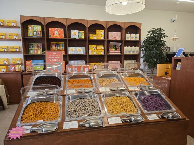 [K콩 산업]④향토음식 '콩튀김' 재해석한 간식 콩부각…"대전서 콩드슈"