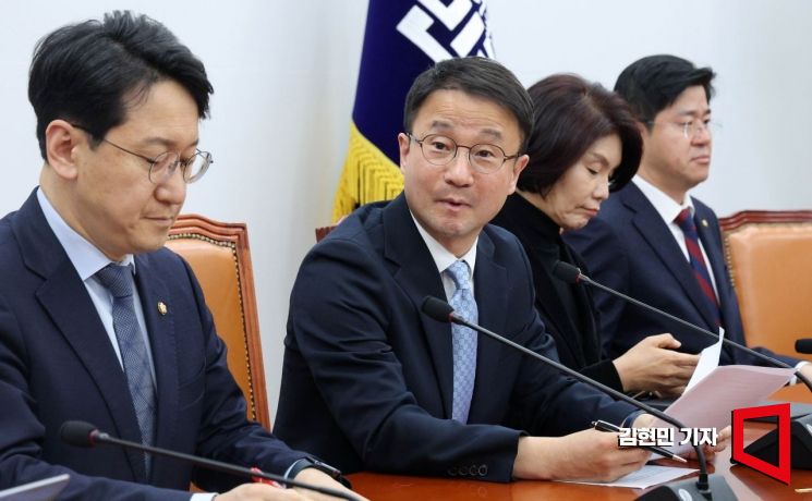 [포토] 힌병도 원내대표, 원내대책회의 발언