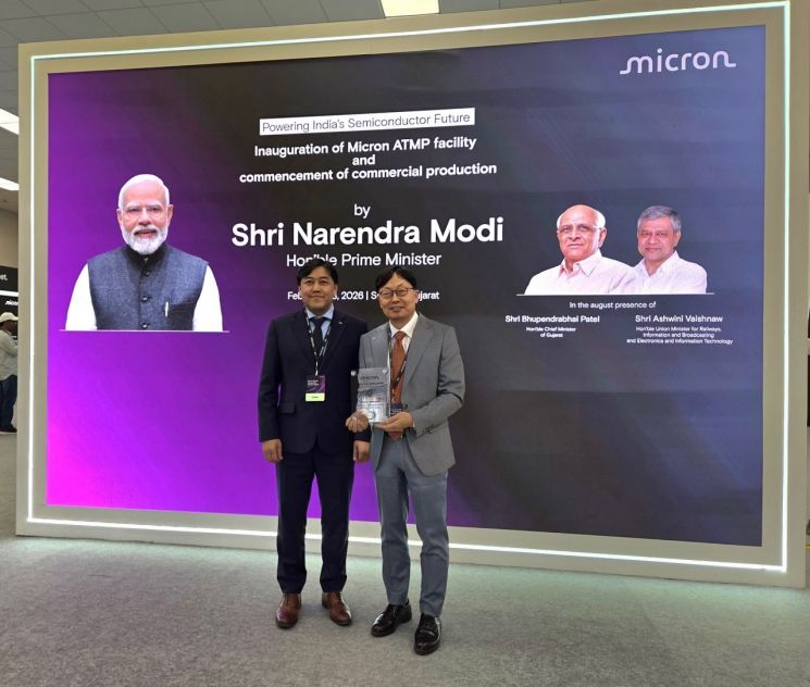 한미반도체, 마이크론 인도 반도체 공장 개소식 참석…"AI메모리 패키징 거점"