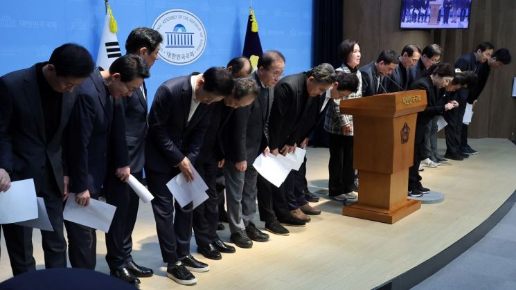 국힘 TK 의원·단체장 "與, 지역차별…특별법 통과를"