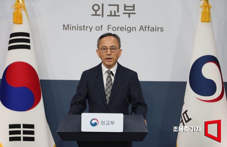 [포토] 중동사태 관련 질문에 답하는 박일 대변인