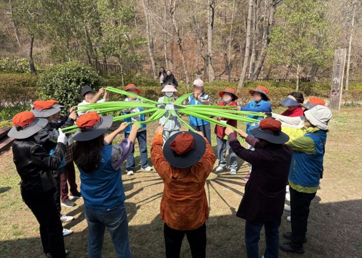 부산 기장군, 산림치유 프로그램 운영…치매 예방·정서 안정 지원