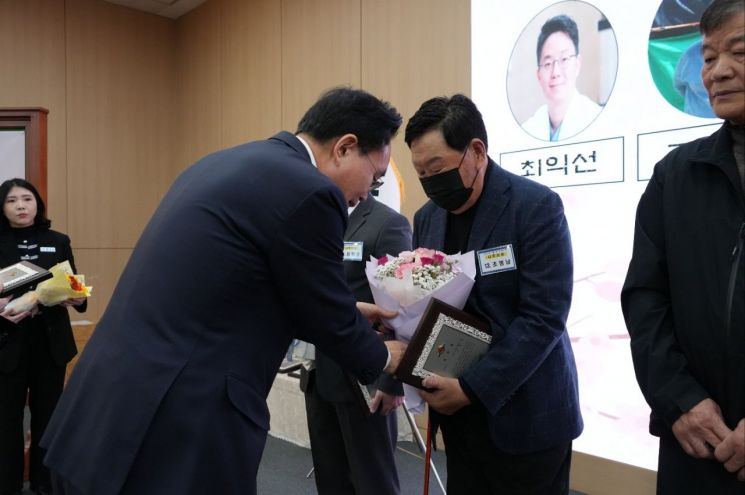 나주시, 3월 정례조회…남평읍 조병남 씨 등 19명 표창