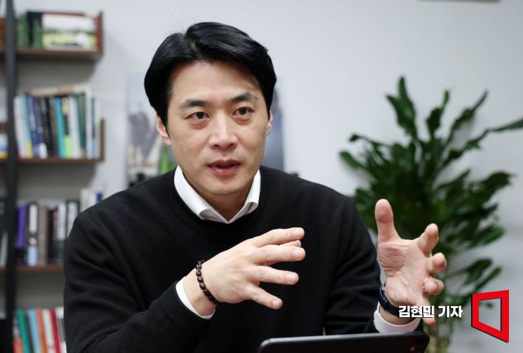 한준호 더불어민주당 의원이 국회 의원실에서 아시아경제와 만나 인터뷰하고 있다. 2026.3.3 김현민 기자