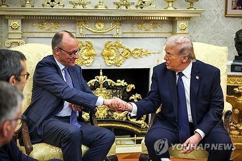 트럼프 "유가, 잠시 높아질 수 있어…작전 끝나면 정상화"