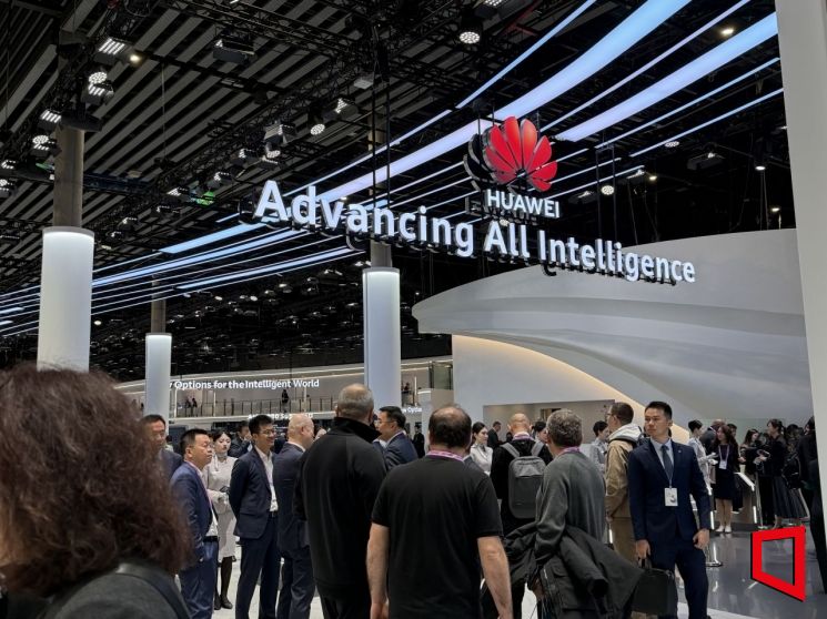 [MWC26]메인 홀 접수한 화웨이, AI 네트워크로 6G 준비