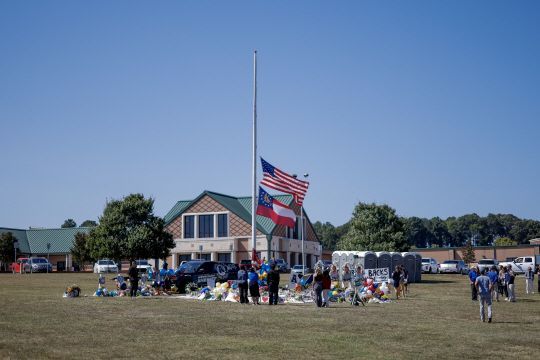 美 고교 총격 사건…"14세 총격범에 총 사준 아버지도 '유죄'" 평결