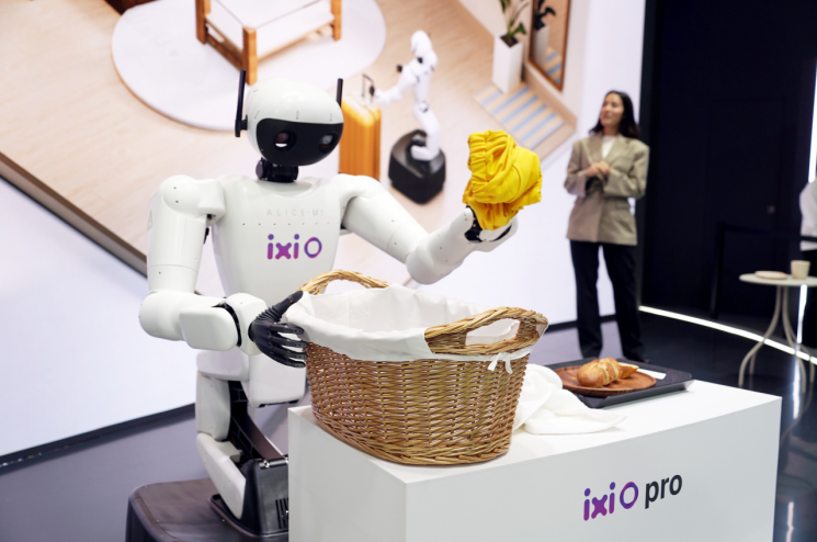 [MWC26]"통화로 출장일정 말하니 로봇이 캐리어 준비"…피지컬AI와 만난 익시오의 미래