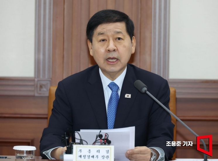 [포토] 개정노동법 시행 관련 발언하는 구윤철 부총리 