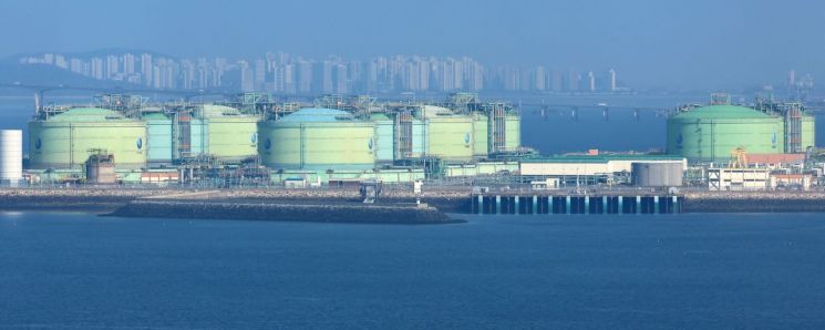 4일 국내 최대 규모의 액화천연가스(LNG) 저장능력을 갖추고 있는 인천 연수구 송도 한국가스공사 인천생산기지 내 LNG 저장탱크 모습. 2026.3.4 연합뉴스