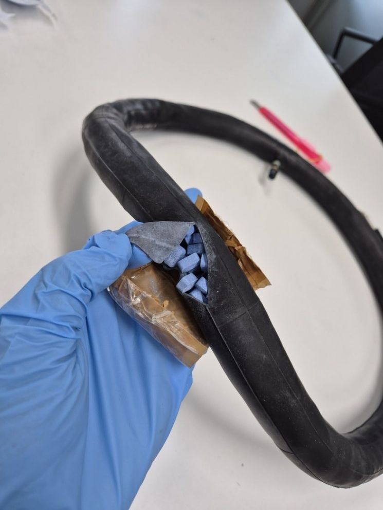 자전거 바퀴에 은닉한 엑스터시. 마약범죄 정부합동수사본부 제공