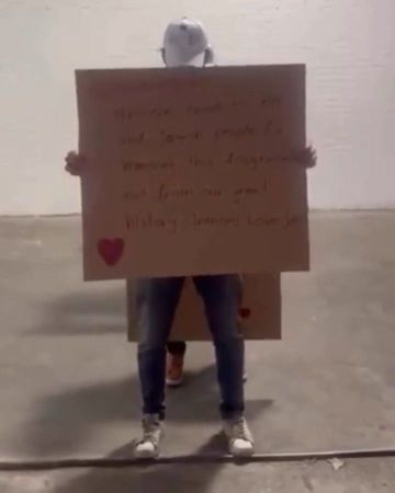 도널드 트럼프 미국 대통령에 폭격을 촉구하는 글을 쓴 한 이란 시민. SNS 캡처