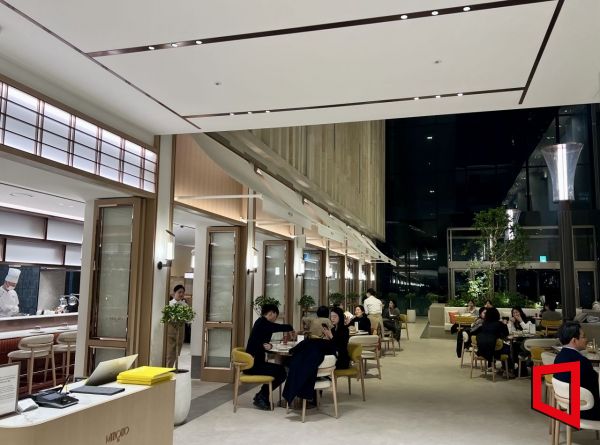 실외는 아니지만 실내에 테라스에 앉은 듯한 개방감을 느낄 수 있는 공간이 있다. 한예주 기자