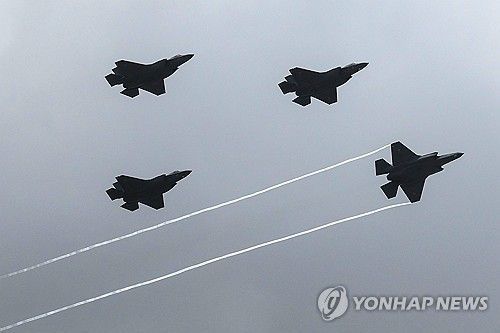 편대 비행하는 이스라엘 공군의 F-35 전투기들. EPA연합뉴스