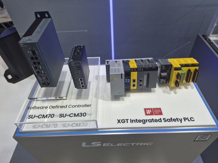 [노필터 로봇]공 차는 로봇, 생각하는 공장…'AX'로 무장한 K제조업의 미래